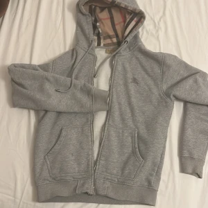 Burberry hoodie - Grå hoodie från Burberry 