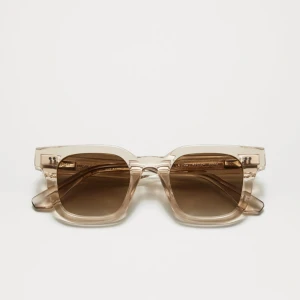 Chimi solglasögon  - Säljer mina  Chimi då dem inte kommer till användning längre.🥰Är i färgen ecru modell 04. Köptes förra året 