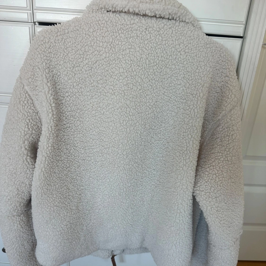 Beige teddyjacka från H&M  - 1