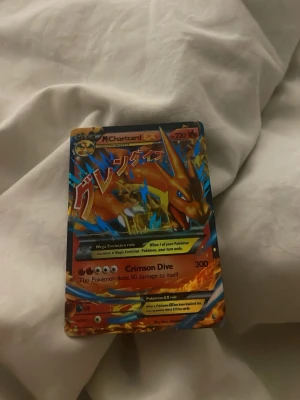 Pokémon kort - Säljer denna  M Charizard EX då den väll behandlad men kommer utan sleeve 