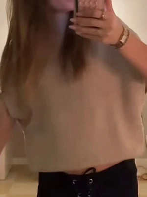 Söker denna toppen!!! - Söker denna topp!! Skriv ifall ni har en som ni säljer i storlek s-xs💓 har ni något liknade eller i annan färg hör gärna av er ifall ni vill sälja💓priset spelar inte så mycket roll!!