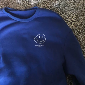 Tröja - Blå tröja från shein. Använd få gånger. Köparen står för frakten!💞