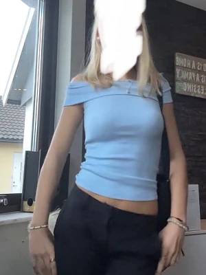 Blå off shoulder  - Ljusblå tröja, aldrig använd❤️