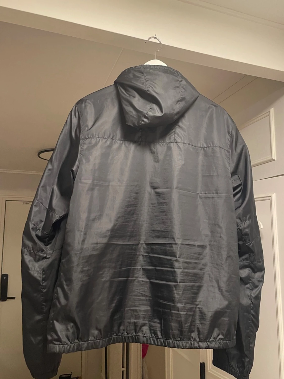 Svart vindjacka med huva från Slazenger - 1