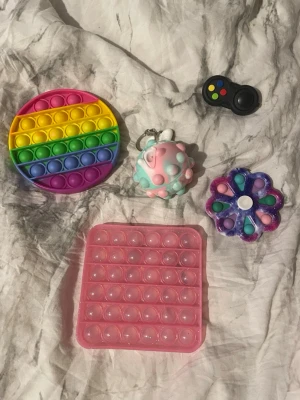 Fidget toy pack - Fidget pack 2 pop it 1 fidget pop spinner 1 kontroll finder och en boll pop it