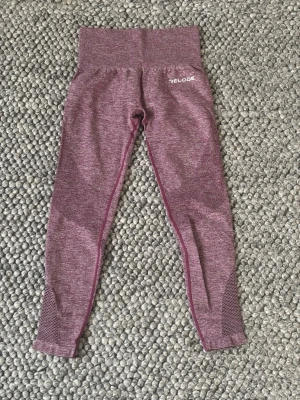 Relode träningstights  - Otroligt mjuka och bekväma gym tights från relode. (Gammal design som inte finns kvar på relodes hemsida längre)