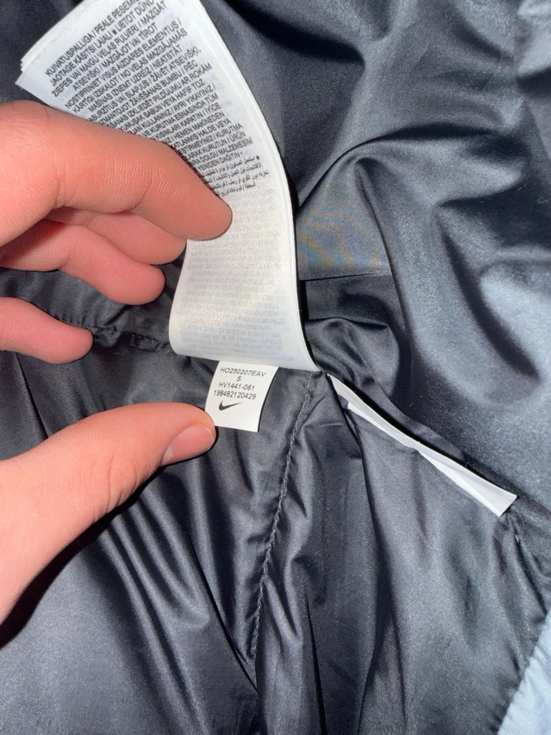 Svart lång pufferjacka från Nike - 5