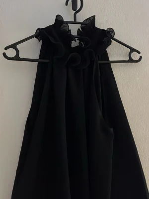 Halterneck top  - Svart halterneck fest top