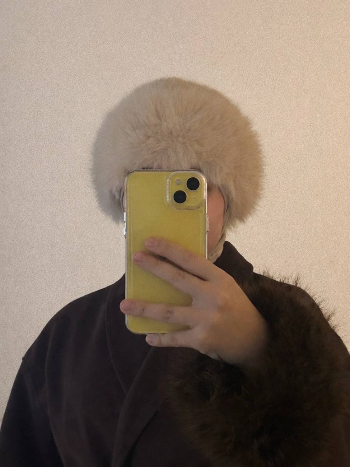 Beige fluffig mössa  - 2