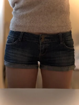 Lågmidjade jeansshorts  - Fina lågmidjade jeansshorts ifrån Tally Weijl! 