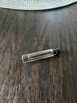 Essnce parfym  - Essnce parfym ”clean vibes” 2ml, endast doftat på. Nypris 45kr.☺️
