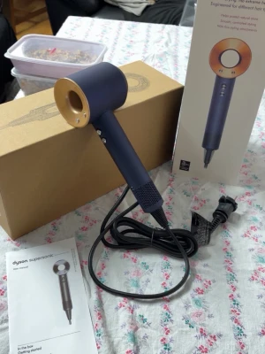 Dyson supersonic  - Dyson supersonic, fick den i julklapp men inget jag använder