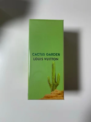 LV Cactus Garden - Oanvänd och Högkvalitativ doft som även används för mig själv. Kvaliten är testad och visar sig vara extremt lik. Skriv gärna ett meddelande innan köp.