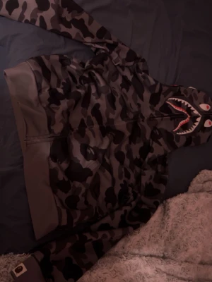 Bape hoodie helt ny - Helt ny säljer på grund av behöver pengar