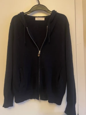 Sayless  - Jag säljer dennna snygga sayless hoddien som du kan ha dagligen och som du bara kan chilla i. 