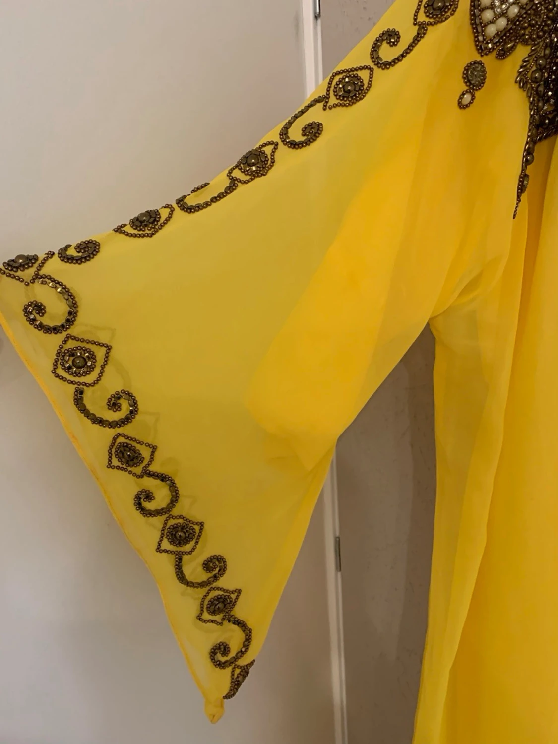 Gul långklänning med broderi - 4