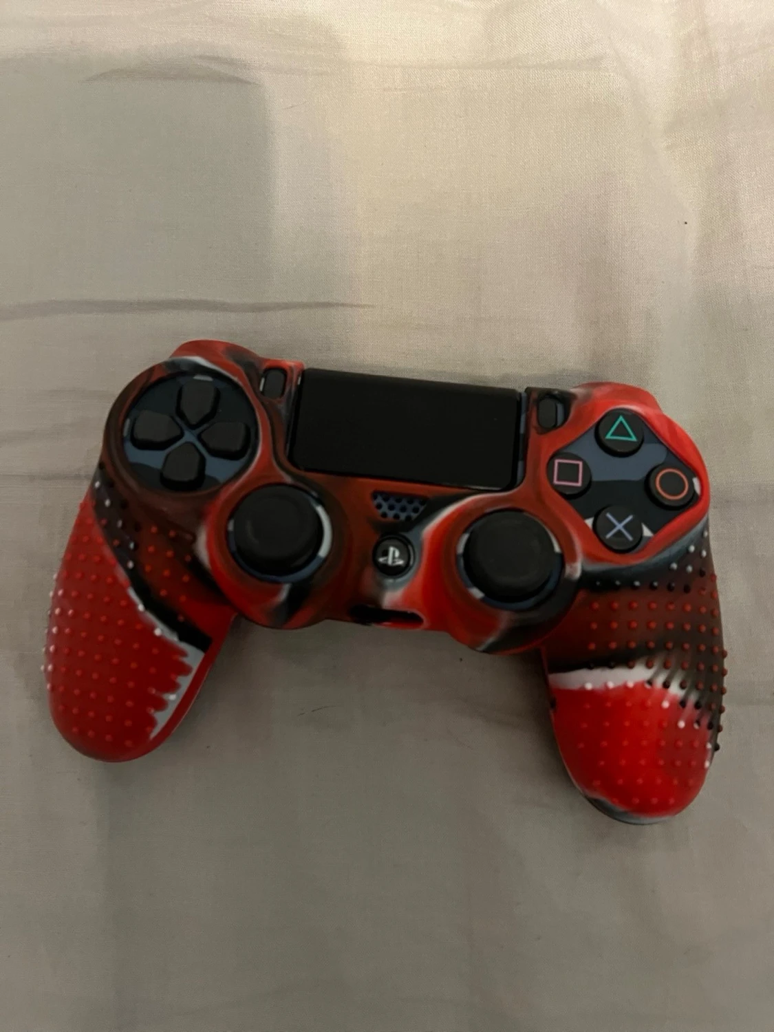 PlayStation 4 med handkontroll och spel - 3