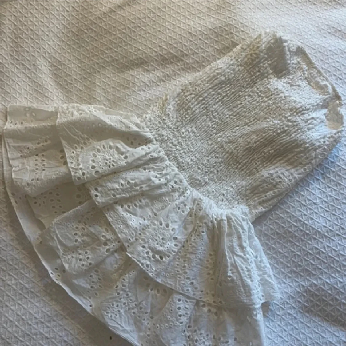 Vit axelbandslös klänning - 2