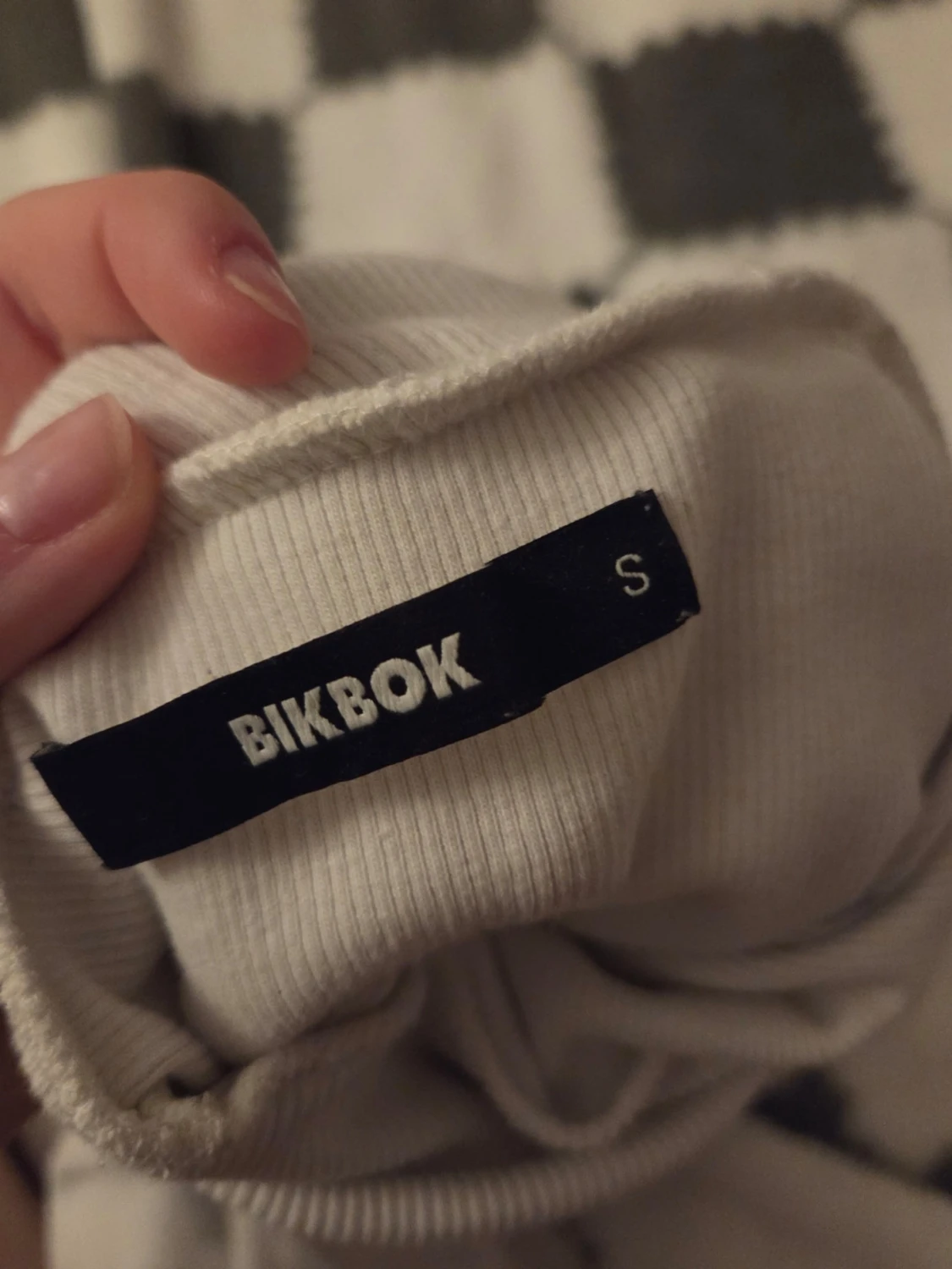 Finns en i hela världen polotopp  - 1