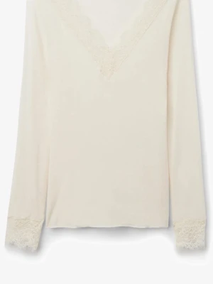 Intimissimi tröja  - Tröjan är väl använd och har därav en del defekter t.ex. så är den nött och lite missfärgad. Skriv gärna om du har frågor, jag skickar gärna bilder på tröjan och defekterna! Klicka annars på köp nu❤️