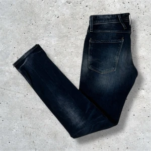 Replay Anbass jeans - Säljer dessa riktigt snygga Replay jeansen i marinblå färg | W31 L34 | modell: Anbass | skick: 8/10 | Hör av er vid frågor, pris kan diskuteras 🤝