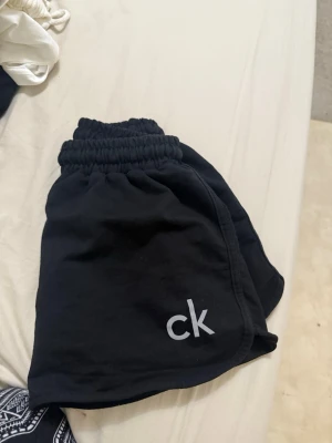 Svarta shorts från Calvin Klein - Svarta CK korta shorts, storlek XS