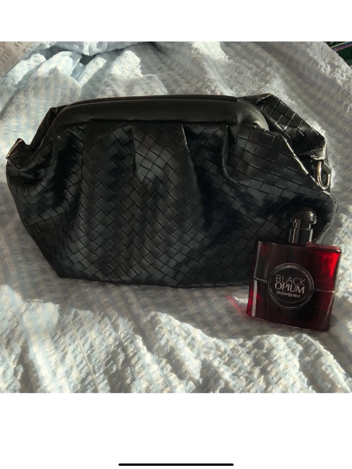Svart flätad handväska i skinn