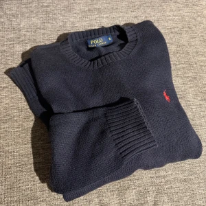 Ralph lauren tröja  - Tjenare säljer min Ralph lauren tröja, super skön och stilren. Använder den inte så ofta och inte så mycket använd. Passar inte priset så är d bara att skicka ett prisförslag 