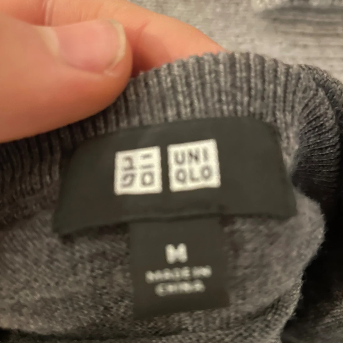 Mörkgrå stickad tröja  - 2