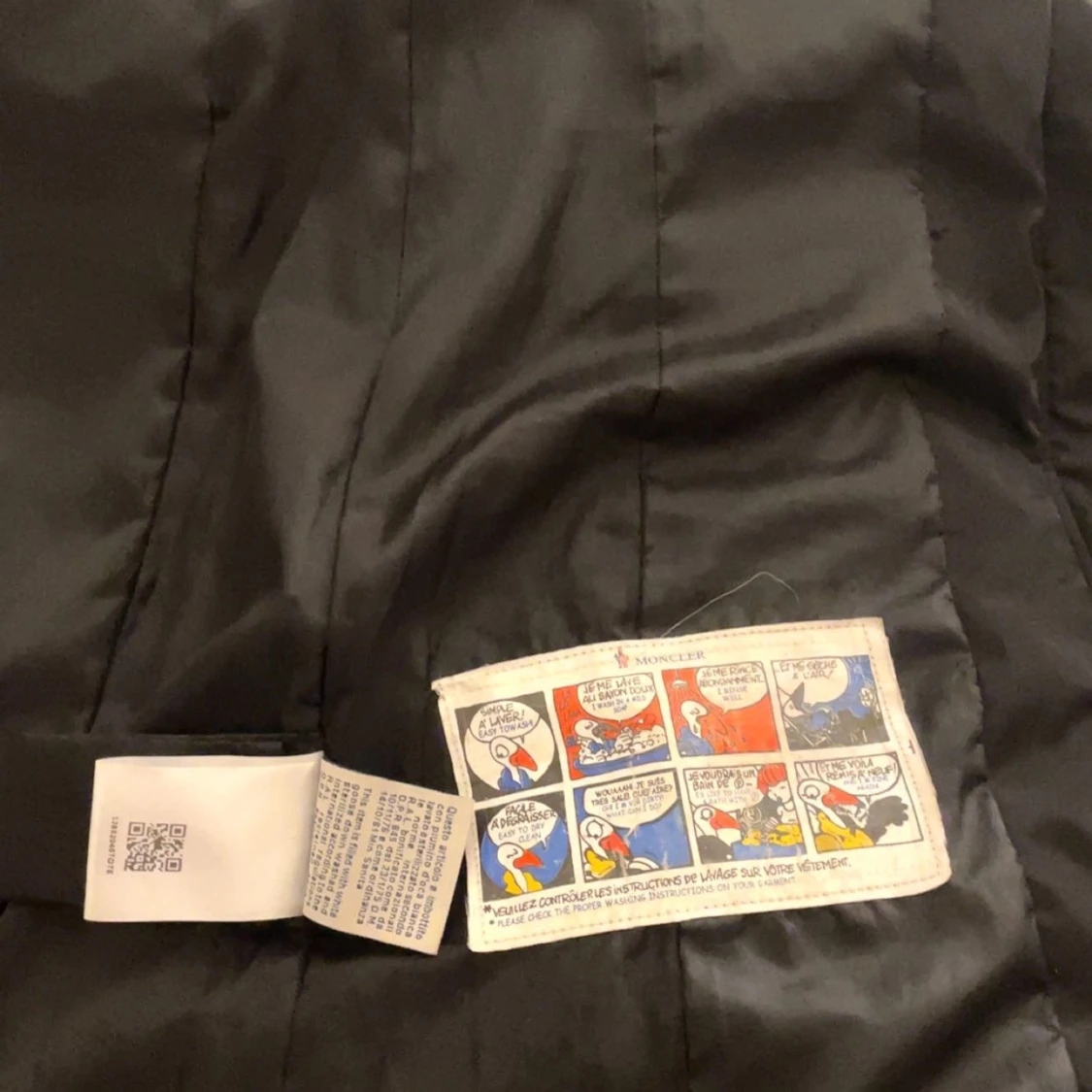 Svart Moncler dunjacka med päls - 4