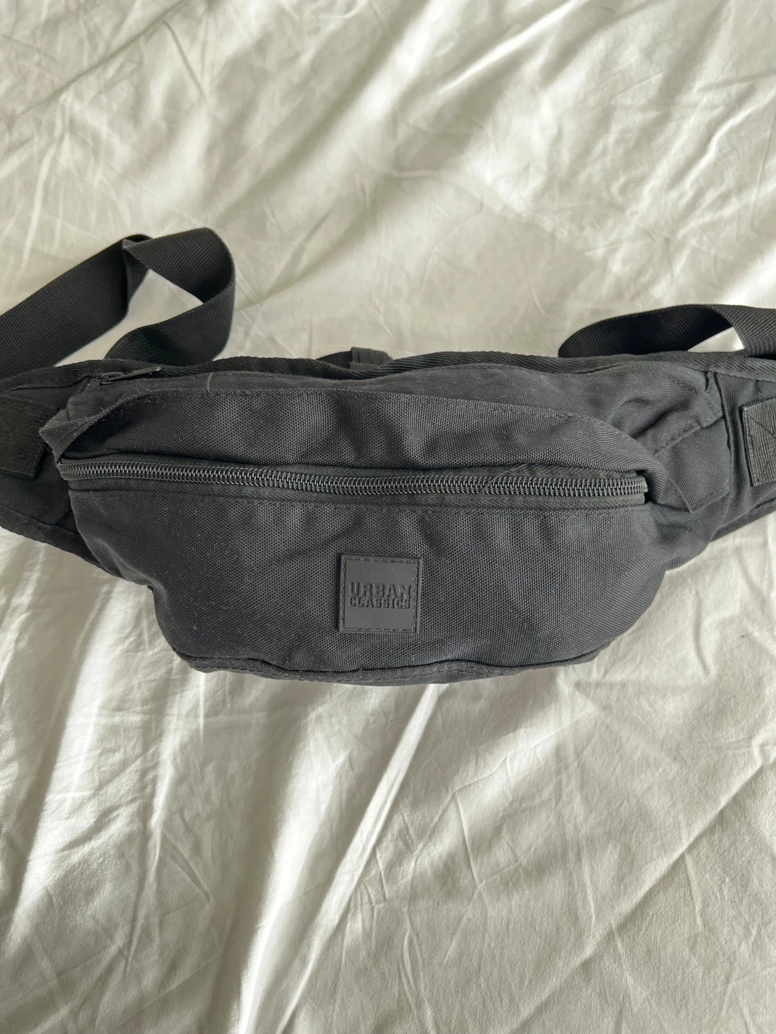 Svart magväska från Urban Classics