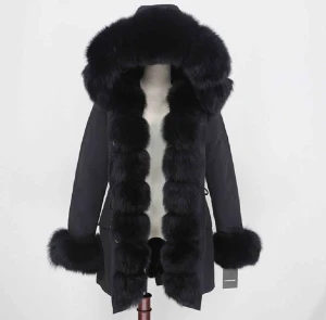 Fatima parka  - Fatima parka, köpte den slutet av 2019 på glittershoppen. Nypris på jackan är 3999kr, säljer för 2000. Använd ett fåtal gånger, i super fint skick. Skickar självklart bilder privat på jackan vid intresse! 😊