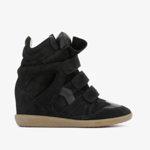 JAG SÖKERRRRRRRR!!!! - Jag söker Isabel marant skor spelar ingen roll färg!!!! Jag vill köpa dom väldigt billigt helst 600,700 och jag fattar att det är jätte billigt men om du har ett par som du ba vill få  bort och sälja så fins jag här, och jag har storleken 39 och upp, om du har ett högre pris eller liknade kontakta mig ändå så får jag se 💕💕💕💕