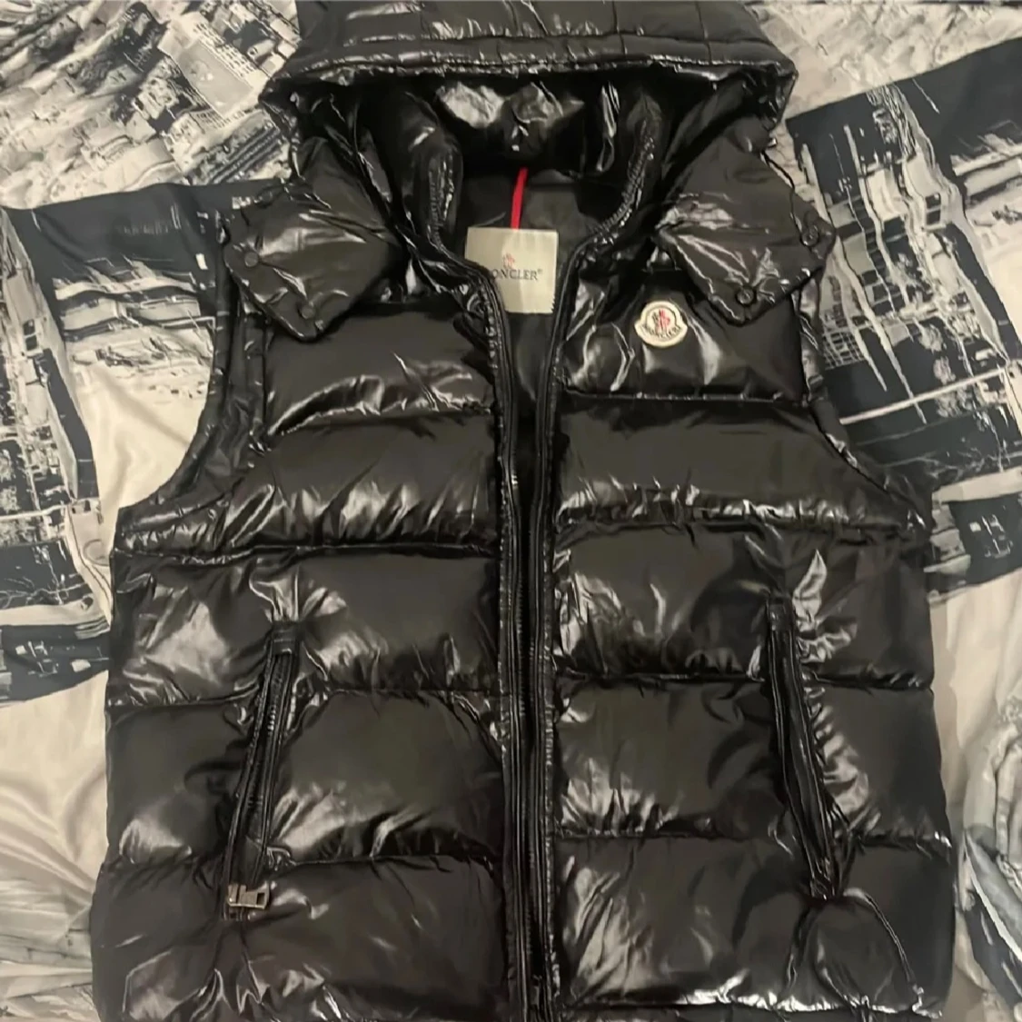 Svart dunväst från Moncler