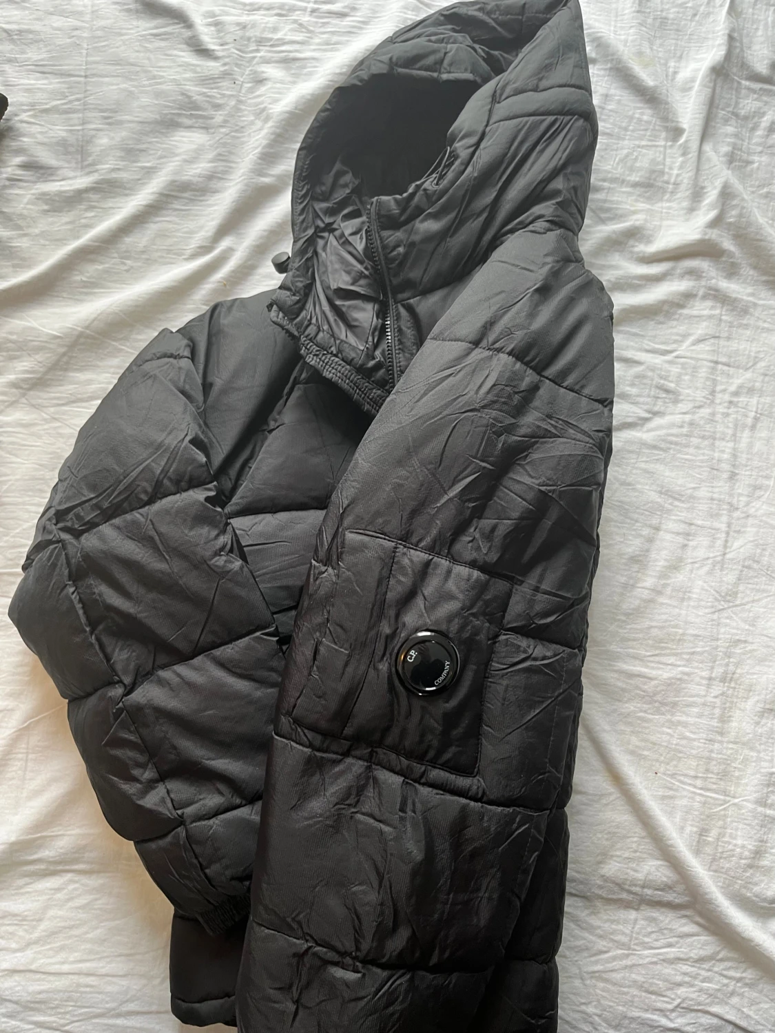Svart pufferjacka från C.P. Company - 4