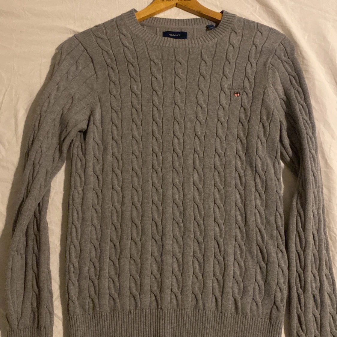 Grå kabelstickad tröja från GANT