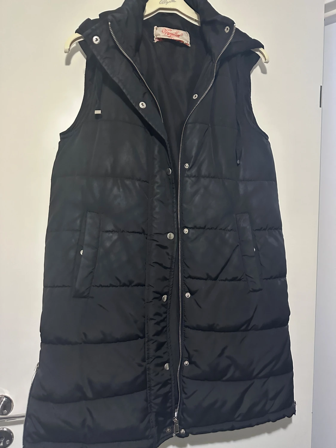 Svart lång väst med huva