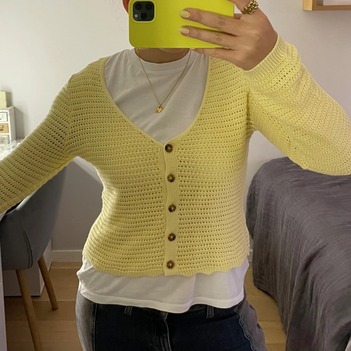 Ljusgul stickad kofta  - 4