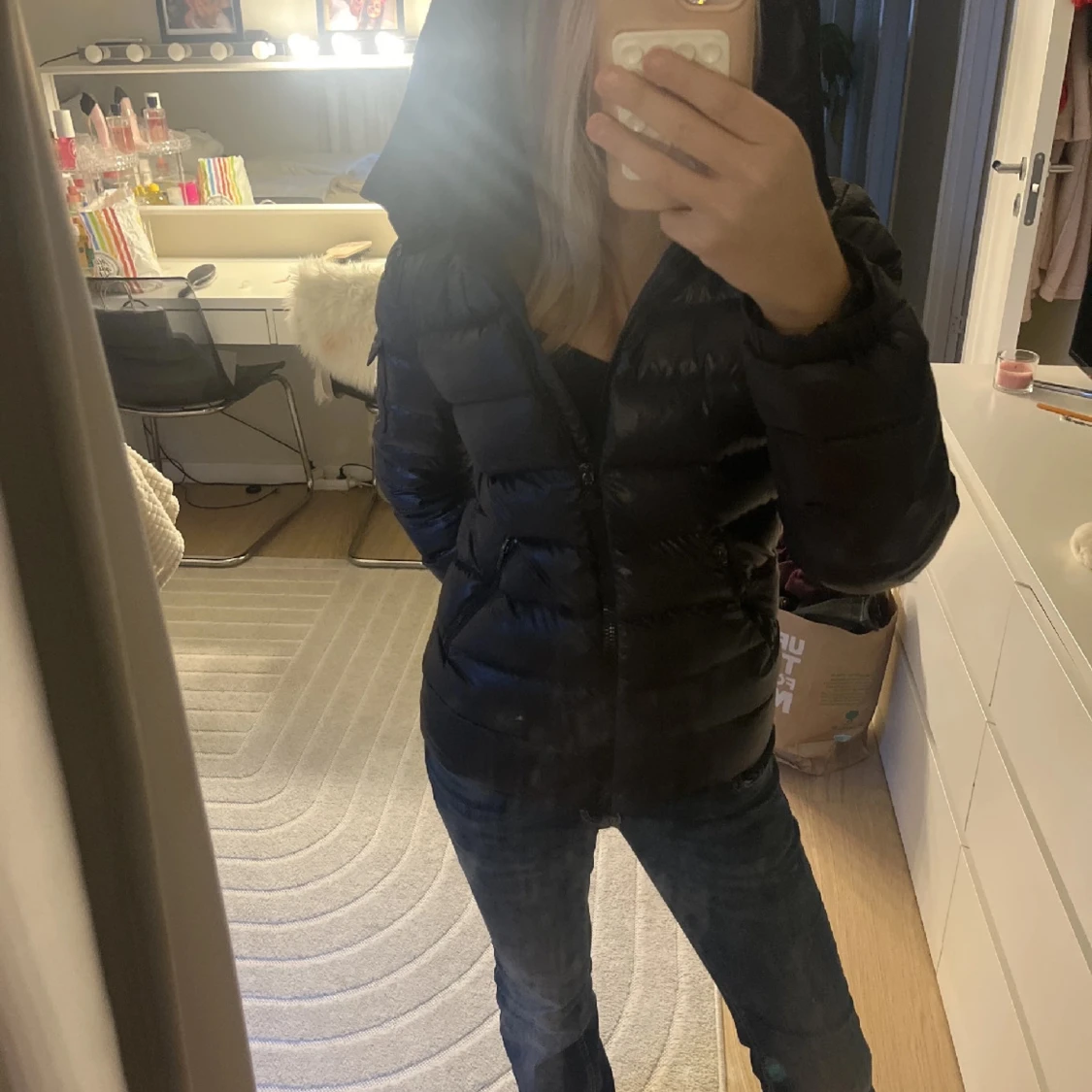 Svart Moncler pufferjacka med huva