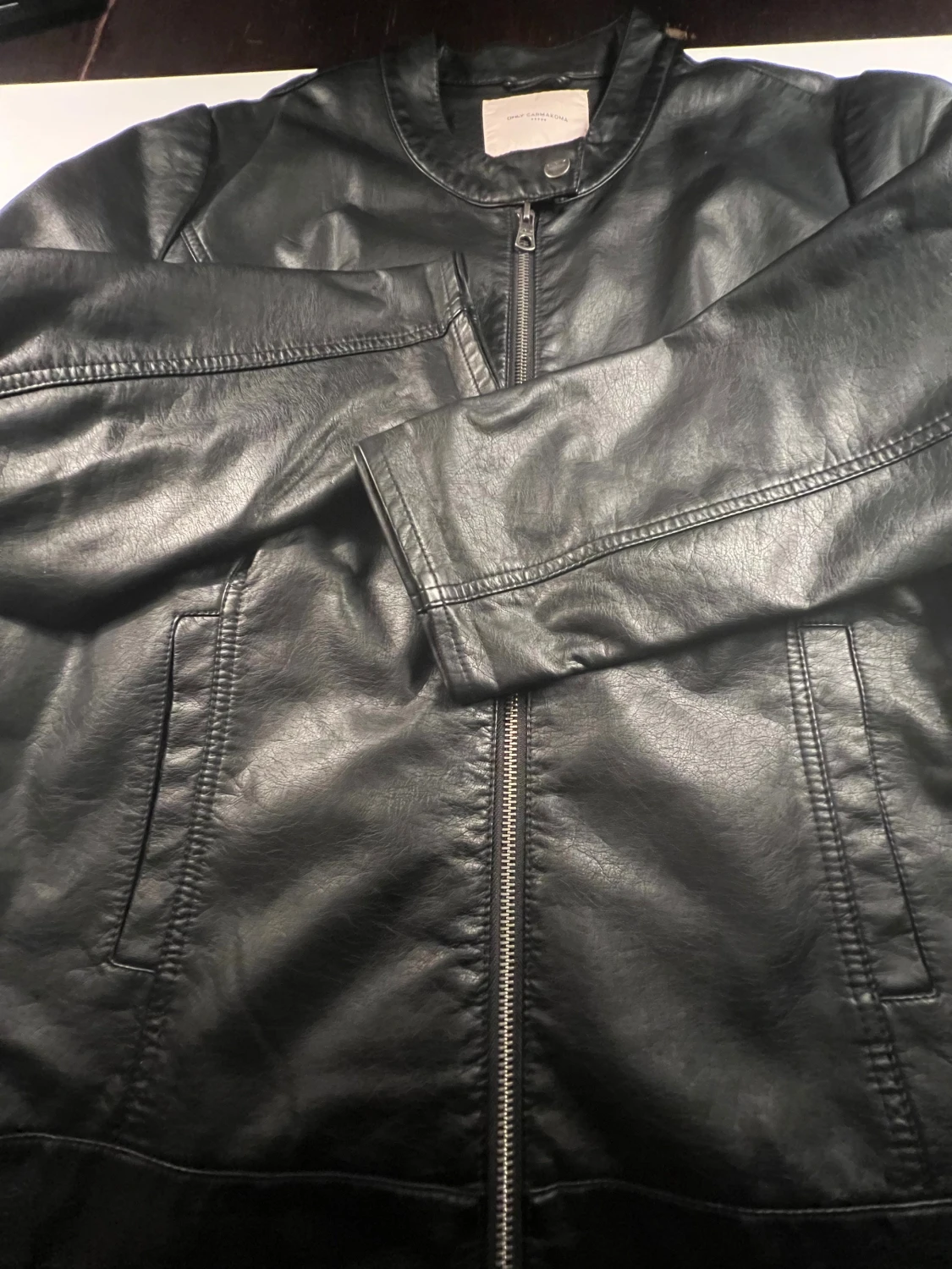 Svart skinnjacka från Only Carmakoma - 4