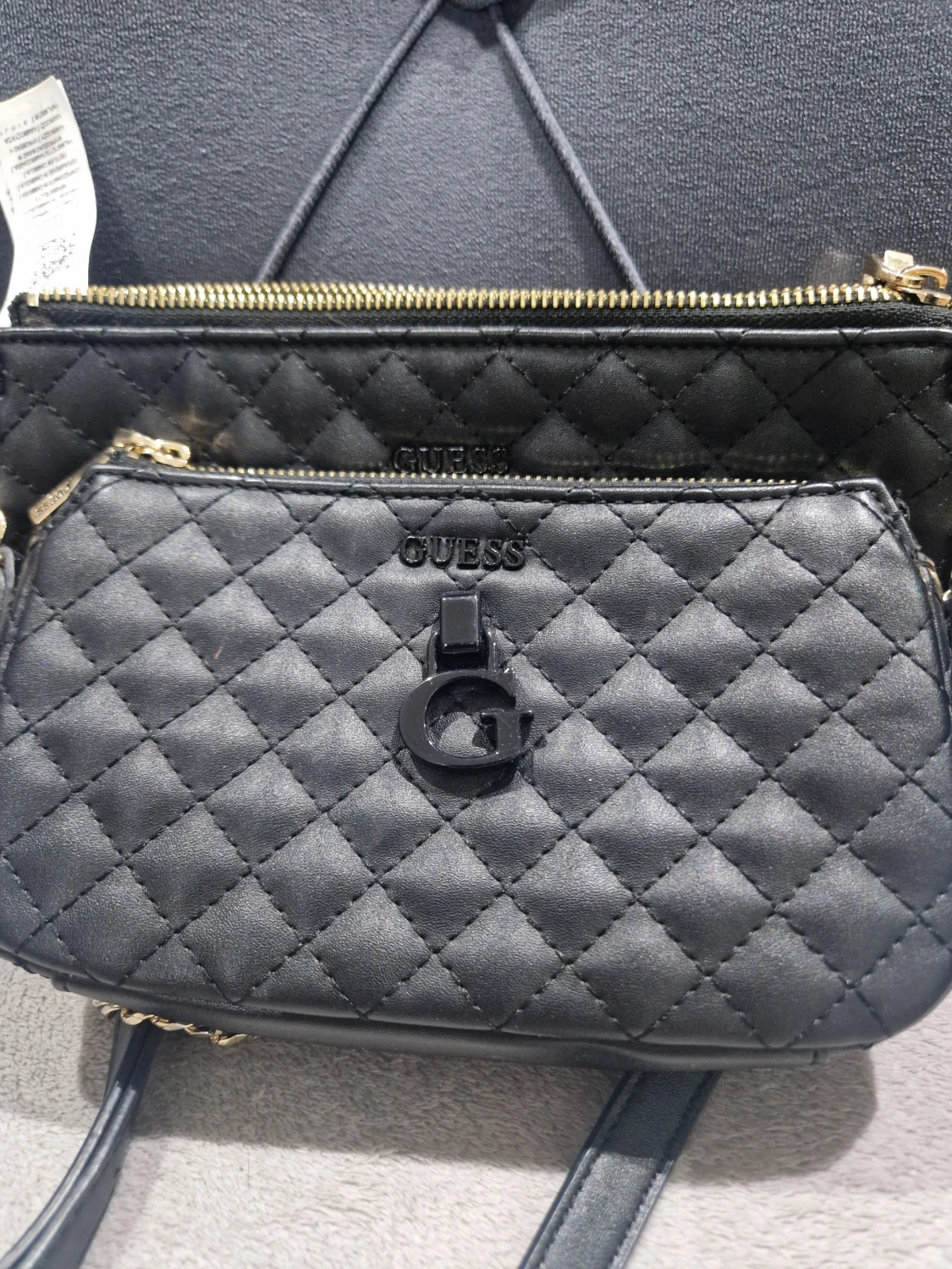 Svart quiltad axelväska från Guess - 1