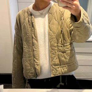 Grön Zara jacka - Grön Zara jacka, toppen skick!🩷🩷