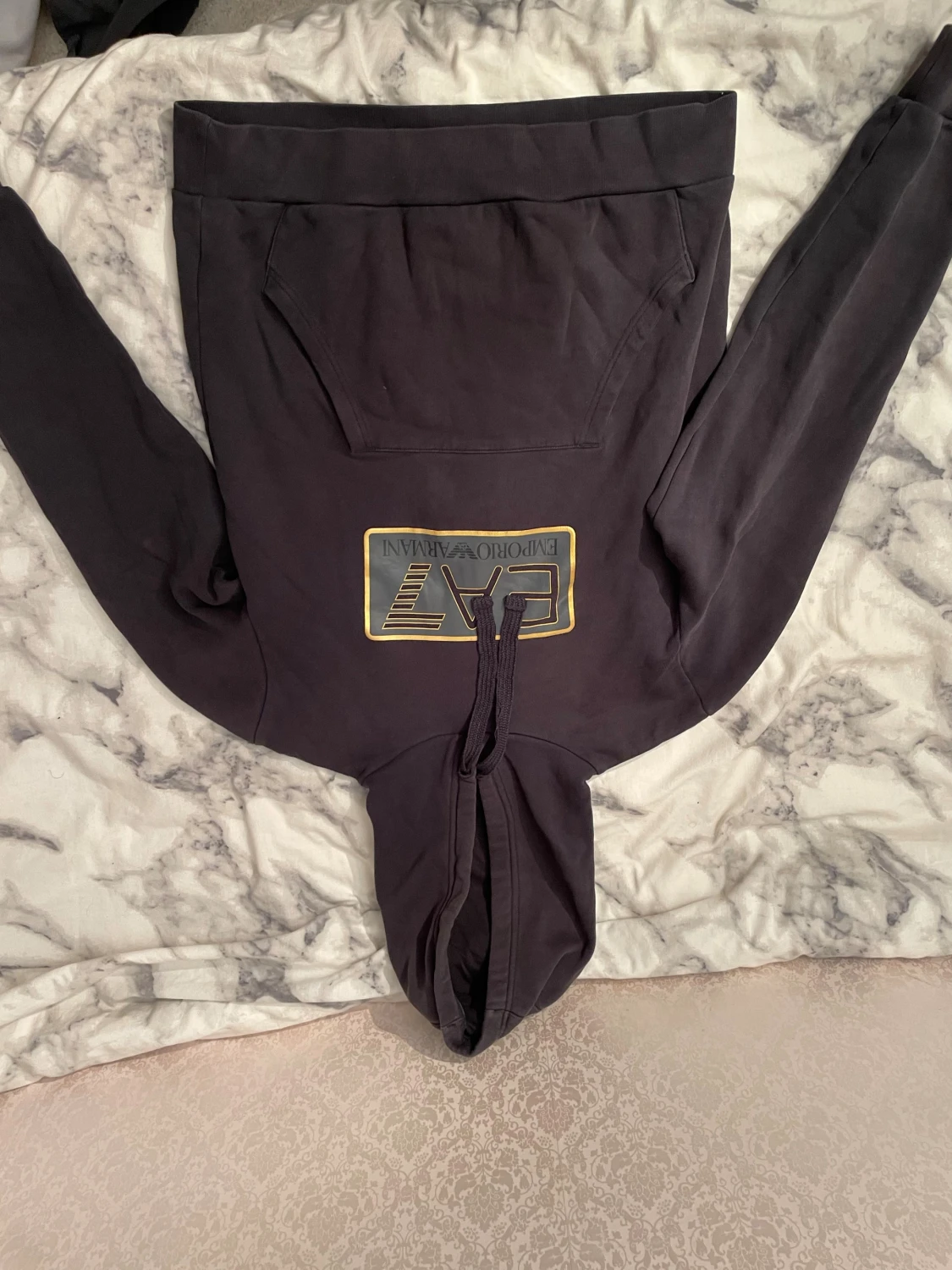 Svart hoodie från Emporio Armani EA7