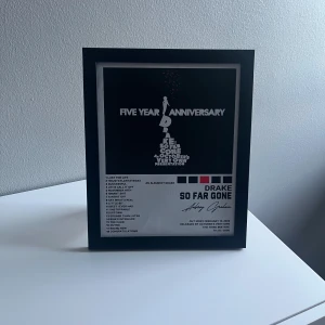 Drake - So far gone - Drake - So far gone tavla. Storlek 20x25. Finns att hämta i Östersund🤗 