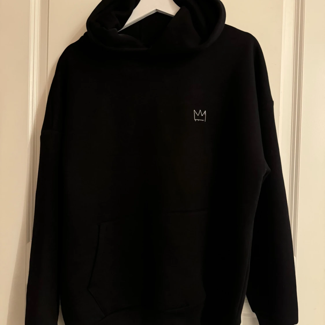 Svart HOV1 hoodie med tryck, strl S - 1