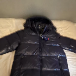 Polo Rhalp lauren  - Helt ny jacka inte använd den var för stor. Storlek  XL  skriv för intresse!!