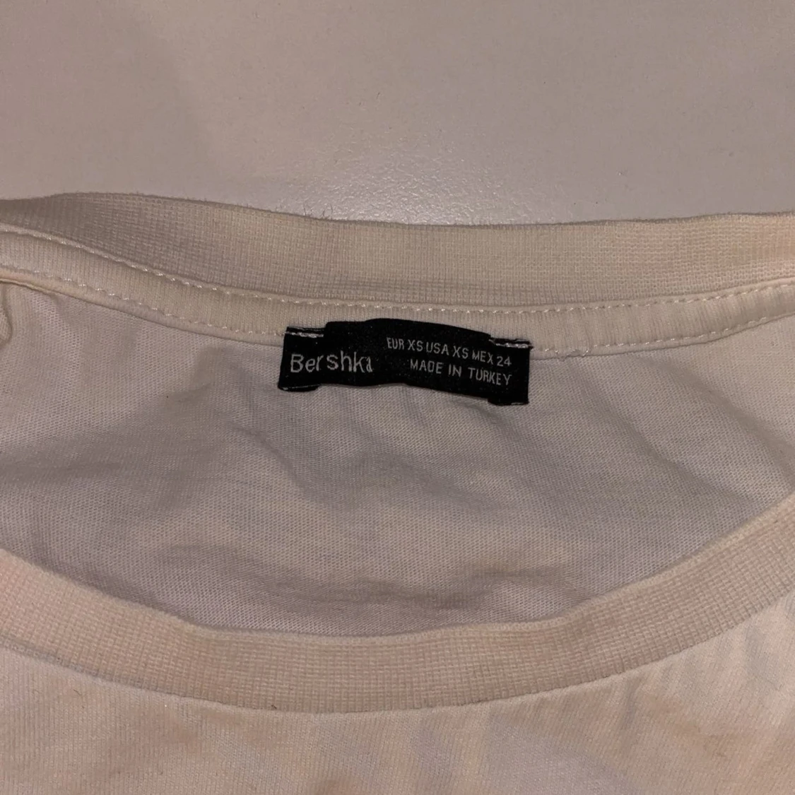 Vit blus med volangärmar från Bershka - 3