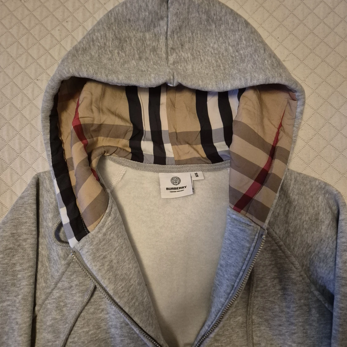 Grå hoodie från Burberry med dragkedja - 1