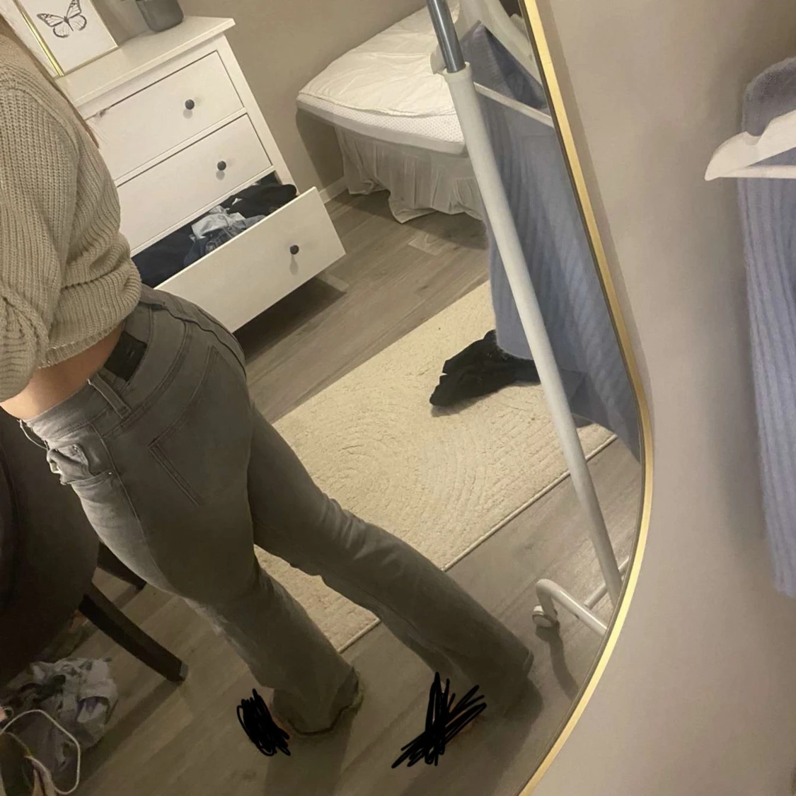 Grå bootcut jeans från Gina - 1