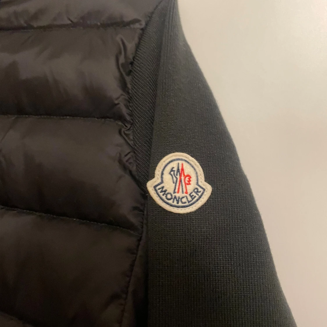 Svart pufferjacka från Moncler - 2